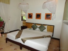 Весь по крытый зеленью...