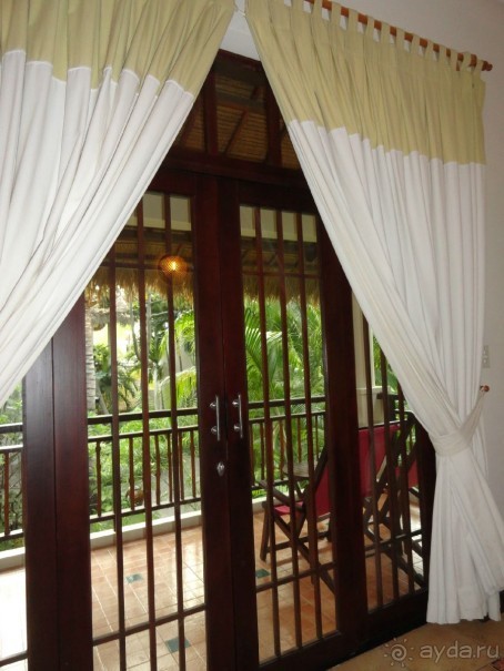 Весь по крытый зеленью...