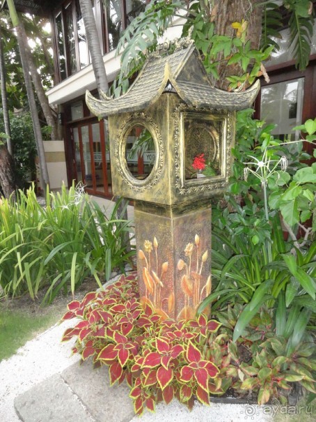 Весь по крытый зеленью...