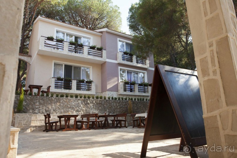 Новый отель в бухте Жаница