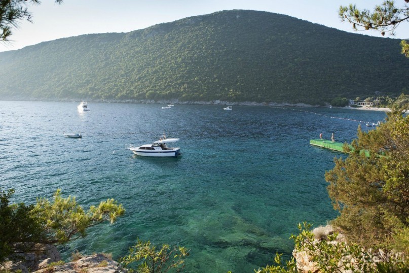 Новый отель в бухте Жаница