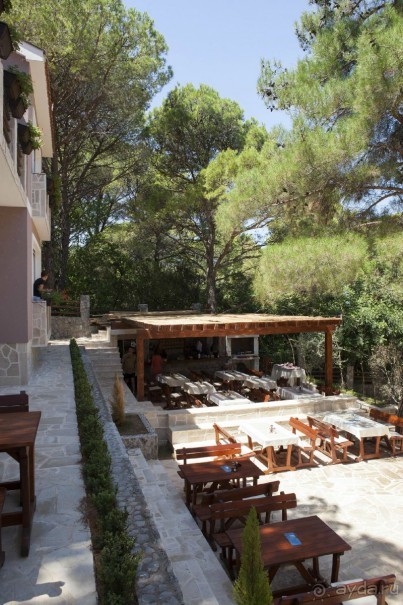 Новый отель в бухте Жаница