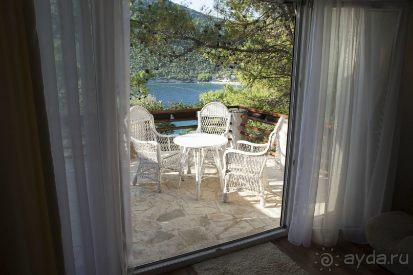 Новый отель в бухте Жаница