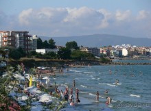 Центральный пляж (песок, чистое море)