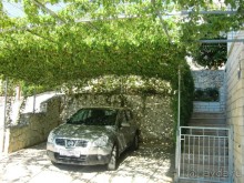 Открытый паркинг виллы.