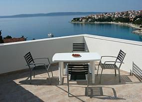 Вид на лагуну Маварштица и дайвинг-центр.