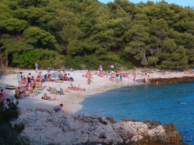 Мелкогалечный пляж.