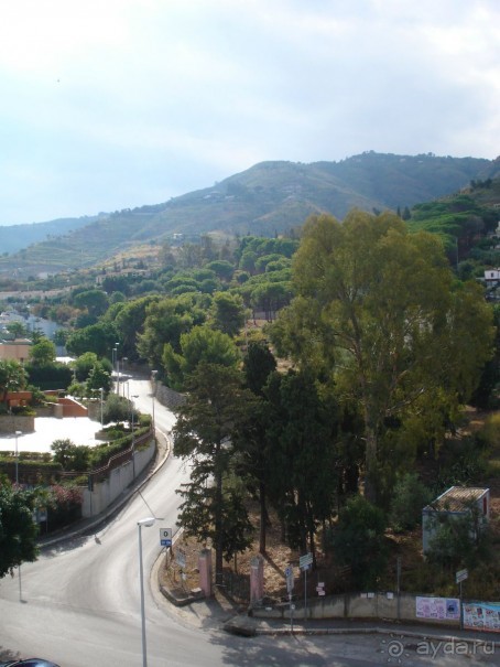 вид с балкона в сторону гор