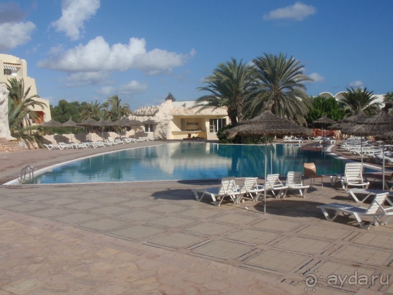 Если оплатили этот отель - едьте смело, если только выбираете - лучше рассмотртеь другие направления