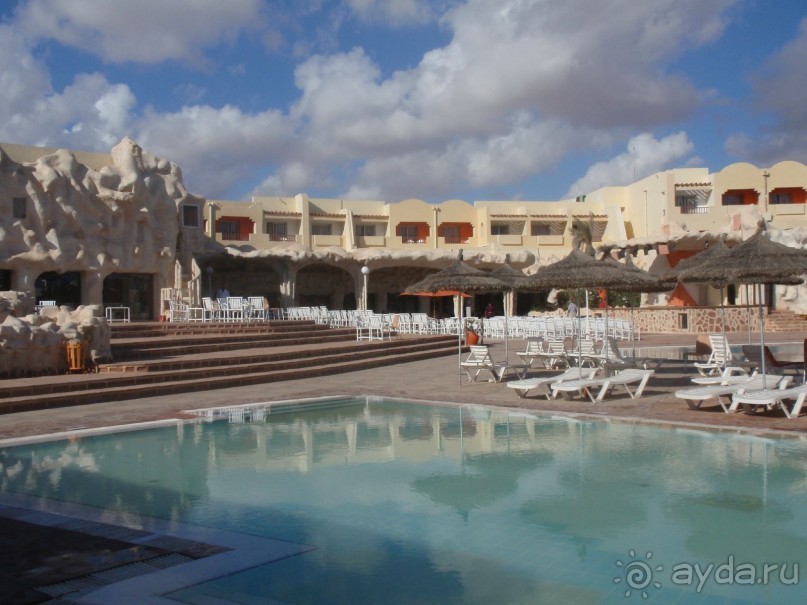 Если оплатили этот отель - едьте смело, если только выбираете - лучше рассмотртеь другие направления