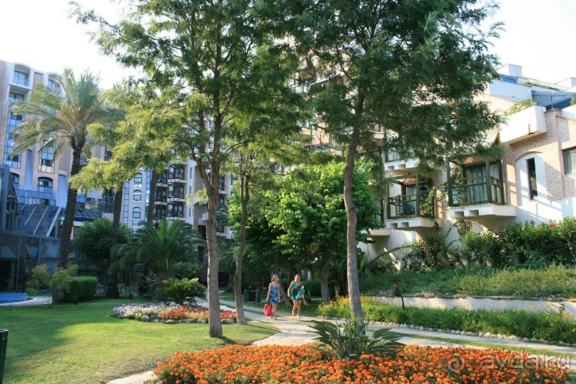 Две разные стороны одного отеля