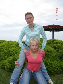 Там настолько классно - поэтому не ездите туда. Буду кусать локти.