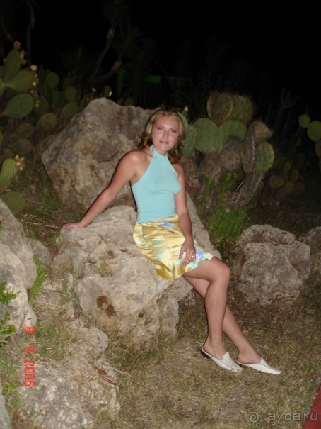 Там настолько классно - поэтому не ездите туда. Буду кусать локти.