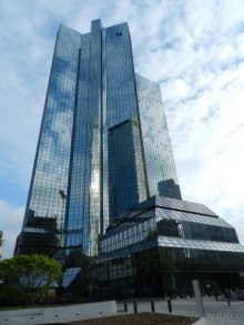 Трианон (нем. Trianon, 186 метров) — штаб-квартира ДекаБанка.