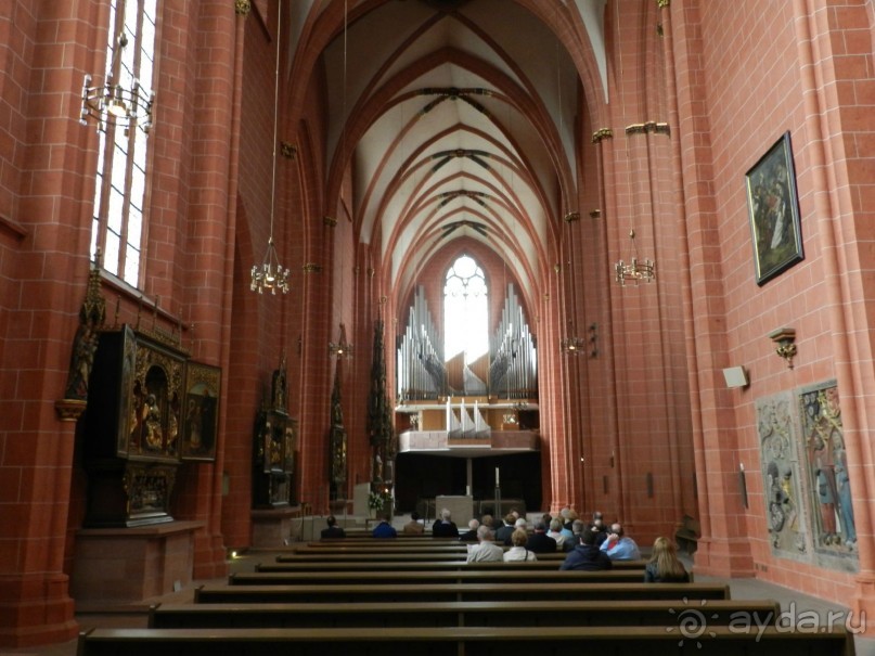 Внутри собора