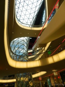 внутри торгового центра