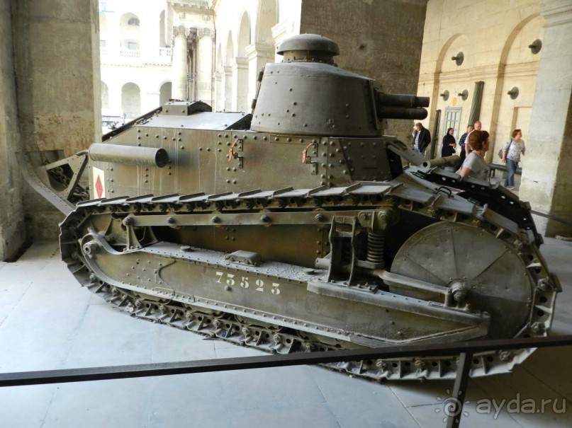 Дворец Инвалидов Танк Рено