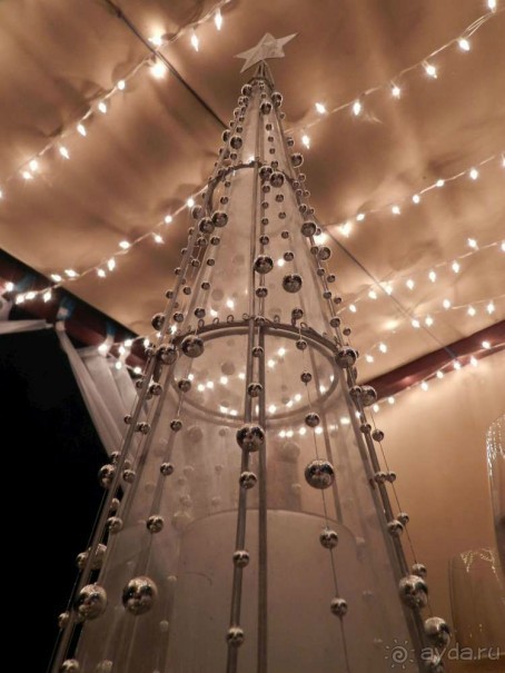 украшение на столе во  время романтического ужина на берегу океана