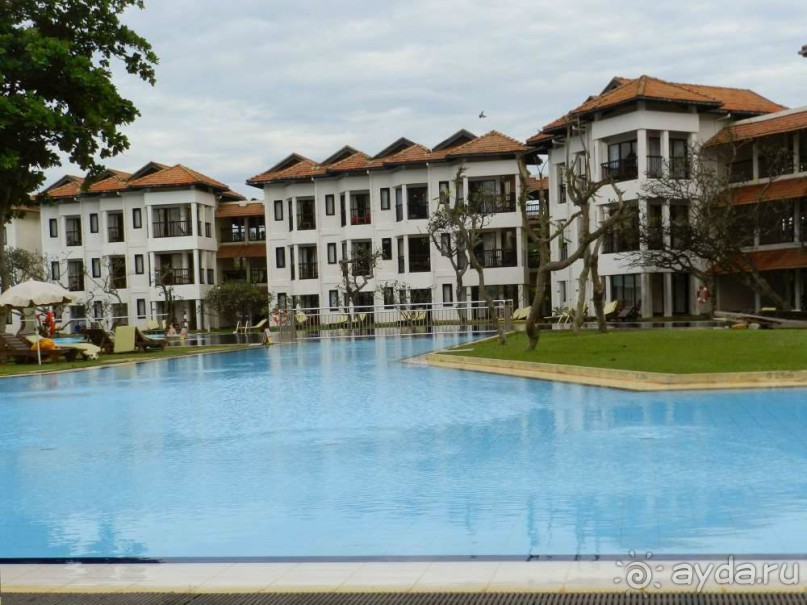 вид на основное здание 