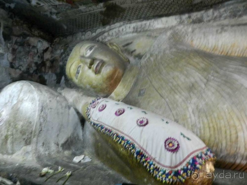 Лежащий Будда