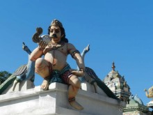 Фигура на внешнем углу Индуистского храма