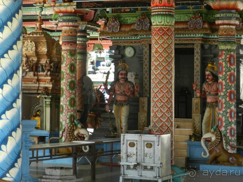 внутри Индуистского храма