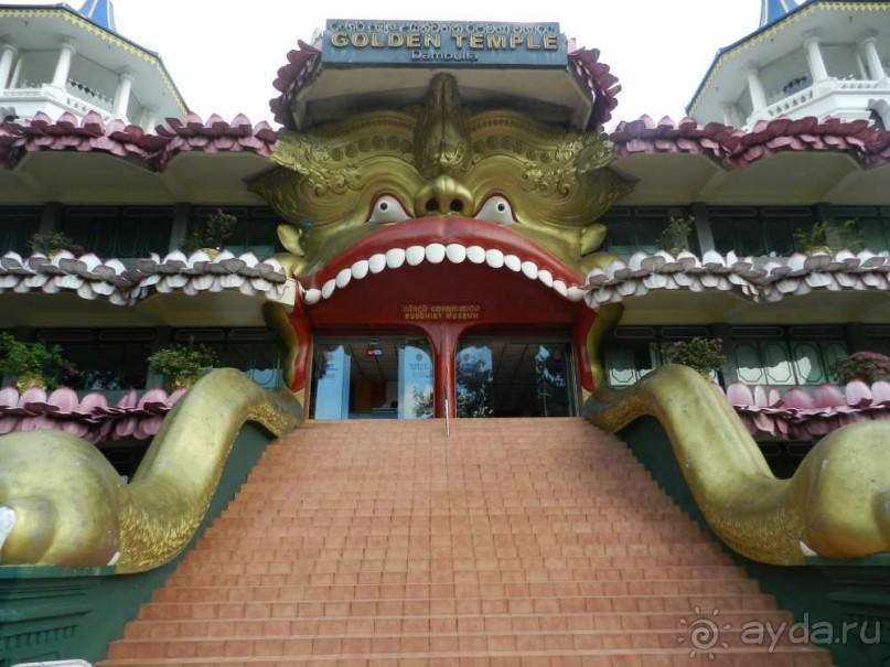 Дамбулла вход  в здание