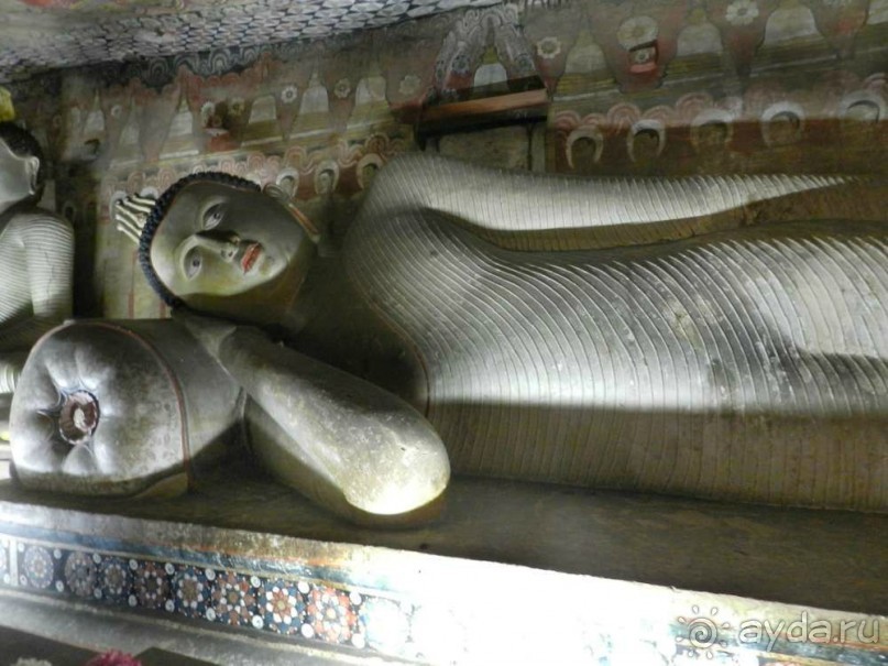 Лежащий Будда