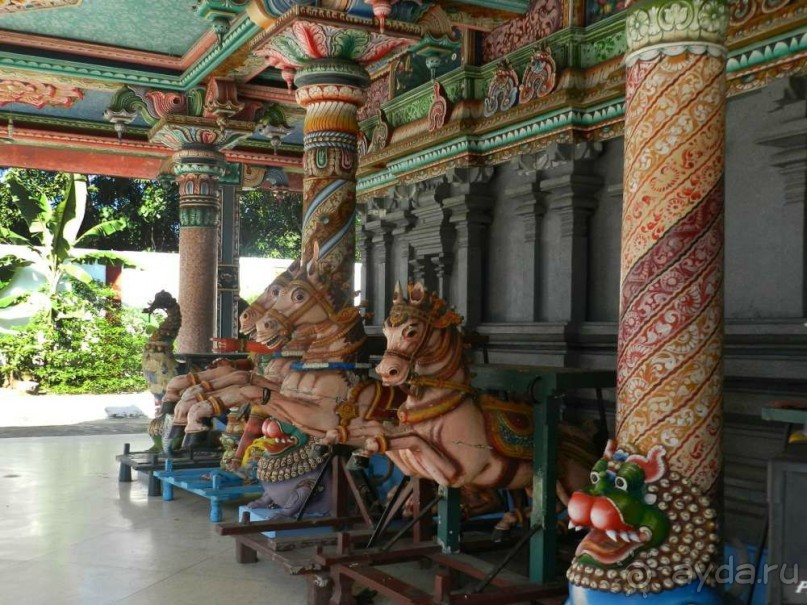 внутри Индуистского храма