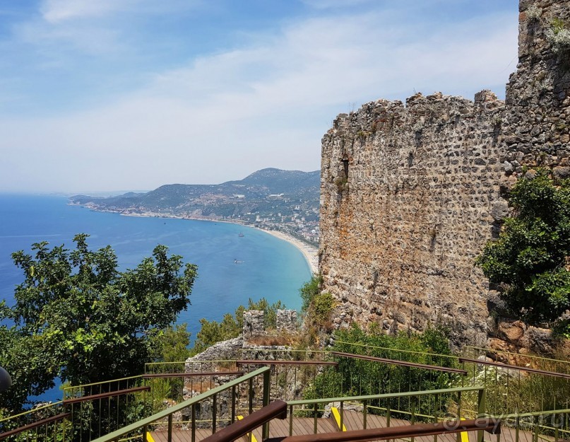 На крепость в Алании  - с ребенком 3х лет