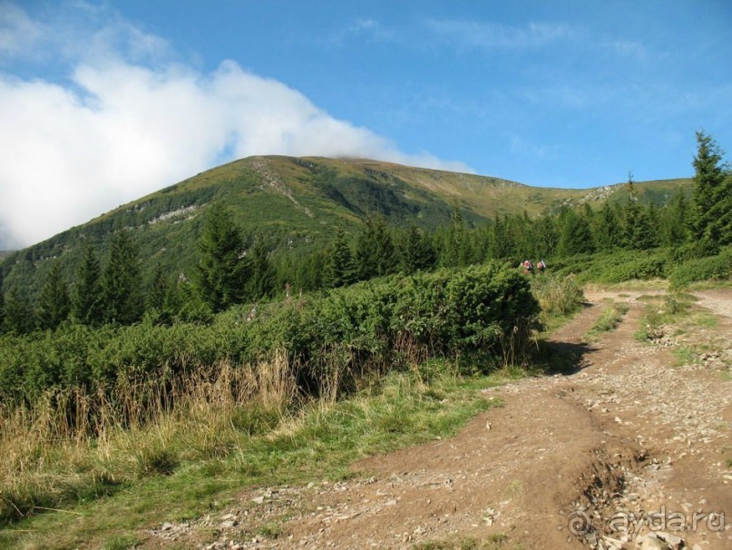 Начало подъёма… Вершина вдалеке, в тучах... (Говерла)