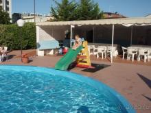 Горка в детском бассейне