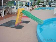 Детская горка в бассейн