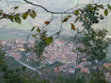 вид на Сичиньяно на подъеме на гору Панорма (Альбурни)