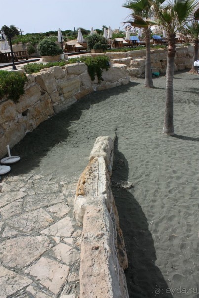 Пляж за отелем "Элизиум"