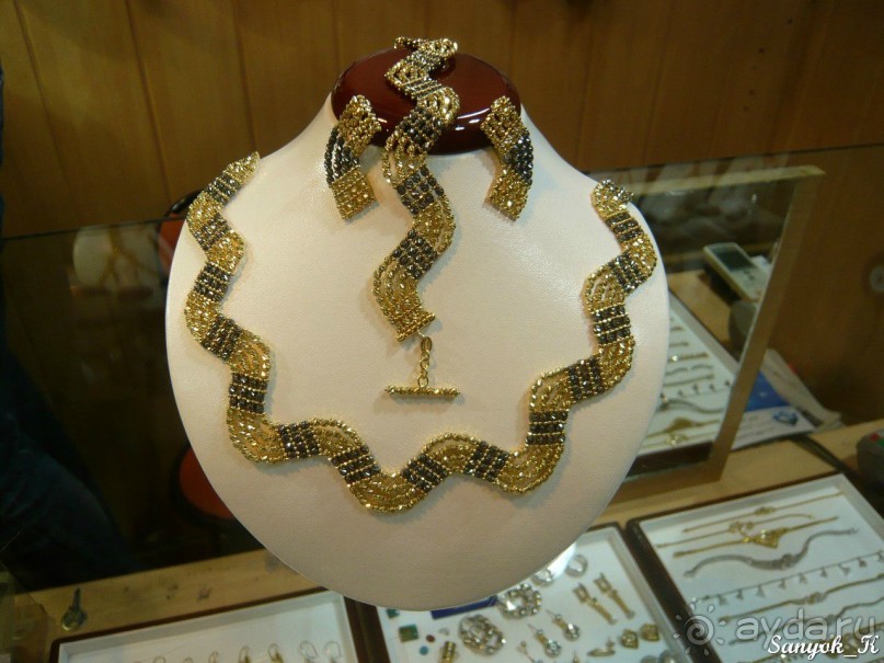 Альбом отзыва "Книга "Незабываемый Иран". Глава 2.2 Базар Тегерана (золото, фрукты и пряности)"