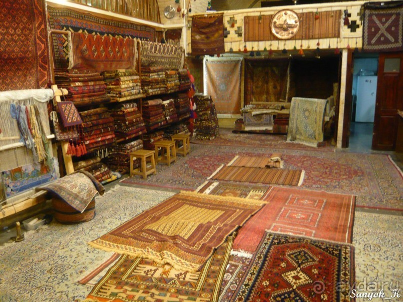 Альбом отзыва "Книга "Незабываемый Иран". Глава 6.3 Большой базар Исфахана (ковры и сладости)"
