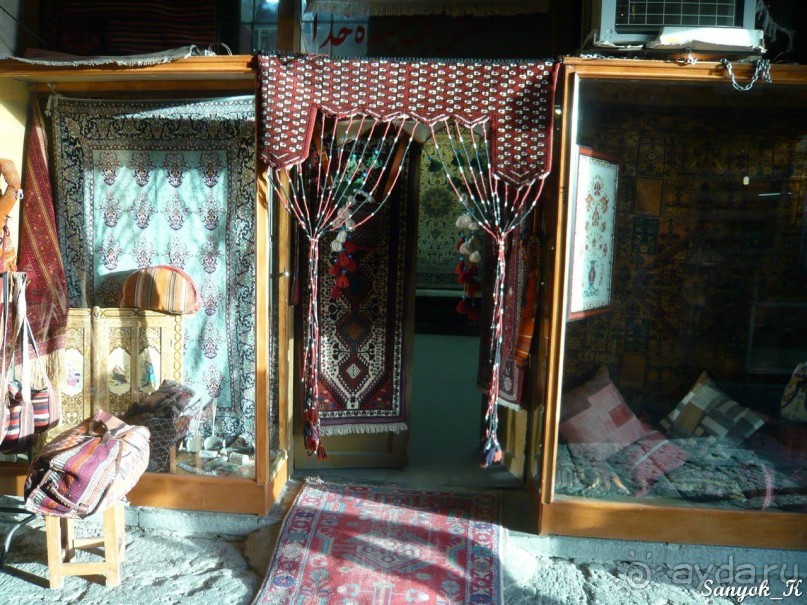 Альбом отзыва "Книга "Незабываемый Иран". Глава 6.3 Большой базар Исфахана (ковры и сладости)"