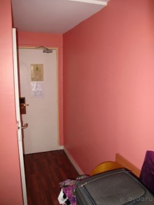 Отличная база для двух недель в Париже "без турфирм и без поводка". А вот для гнутья понтов - не-а