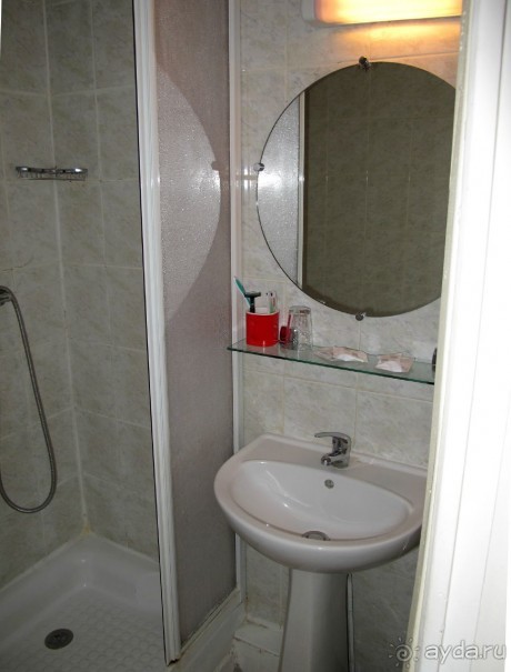 Отличная база для двух недель в Париже "без турфирм и без поводка". А вот для гнутья понтов - не-а