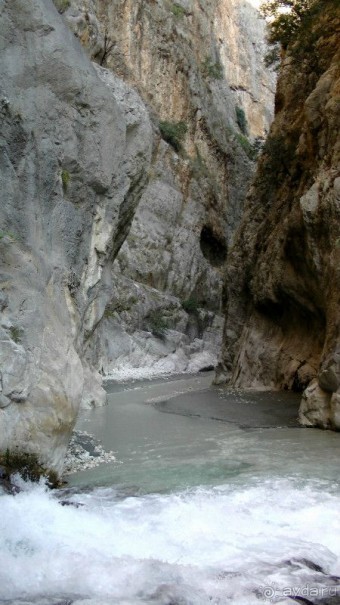 Саклыкент - ущелье с ледяной водой и практически без света.