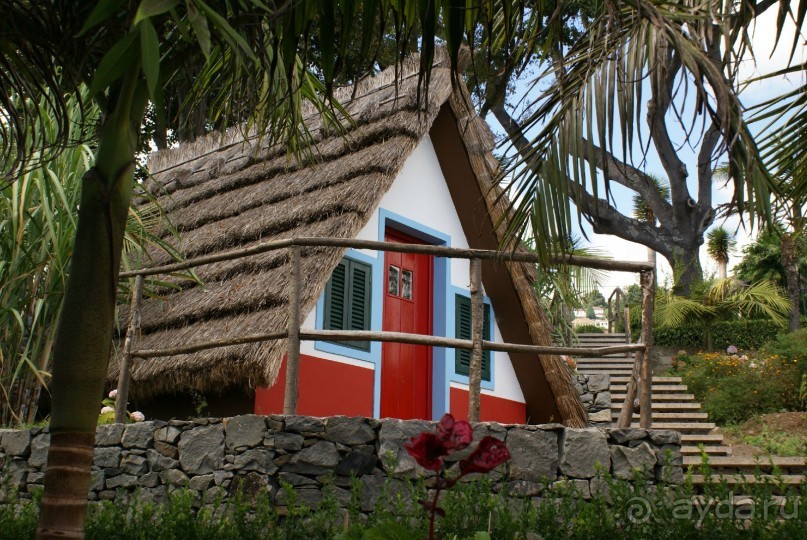 Традиционный домик. Тропический сад. Фуншал