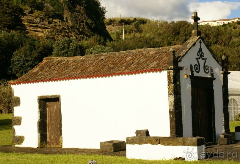 Церквушка 17в. на территории отеля.