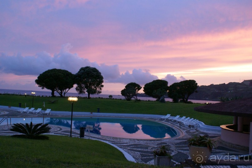 Яркая зелень и синий океан. Азоры.