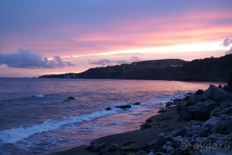 Яркая зелень и синий океан. Азоры.