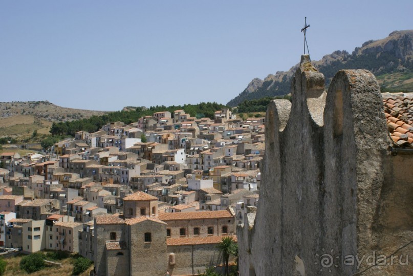 Отдельные события в логове мафии.