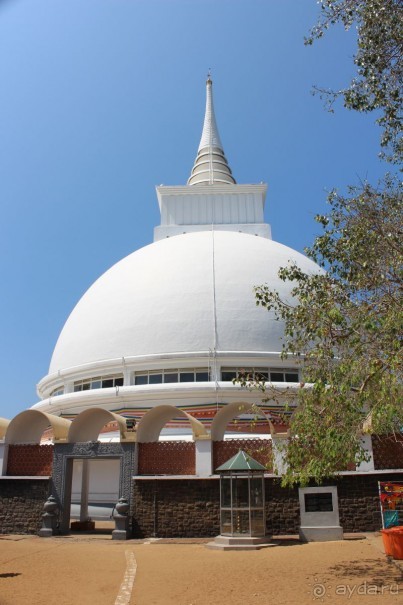 Экзотическая, но неготовая пока к наплыву туристов Шри Ланка.