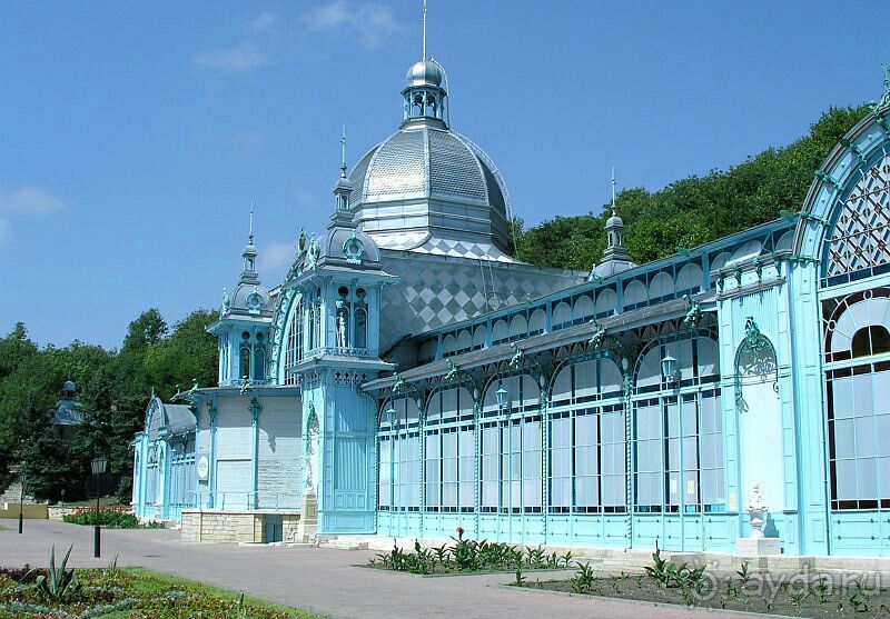 Пушкинская галерея в Лечебном парке Железноводска