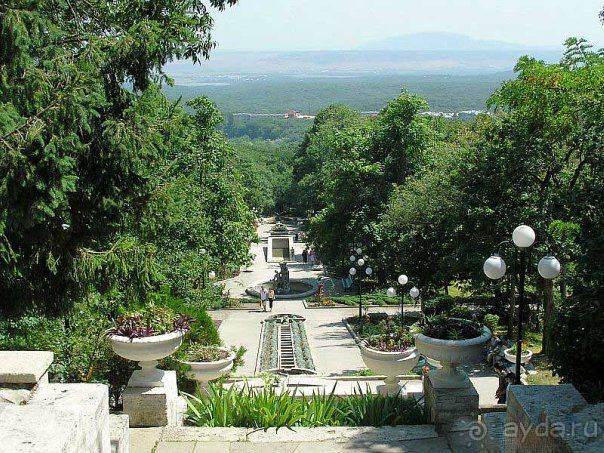 Каскадная лестница в Лечебном парке Железноводска