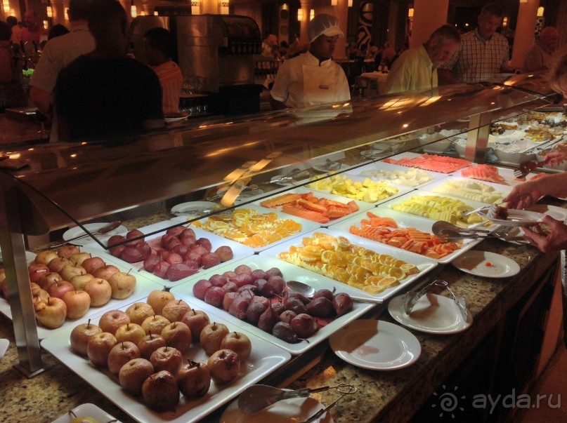 песчаный замок на побережье океана